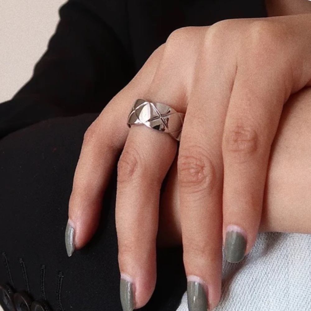 Minimalist cross ring